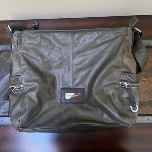 La pagayo olive leather bag